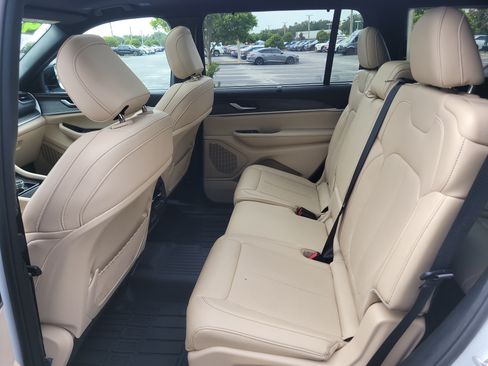 Used 2024 Jeep Grand Cherokee L Limited w/ Luxury Tech Group II RWD image 14