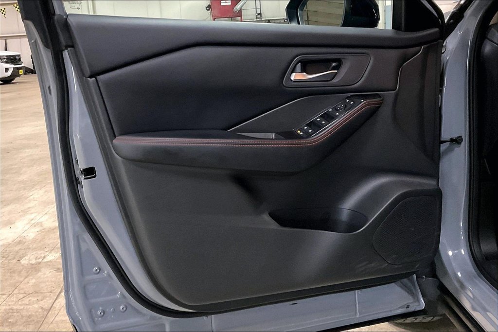Used 2025 Nissan Rogue SV AWD/4WD image 21