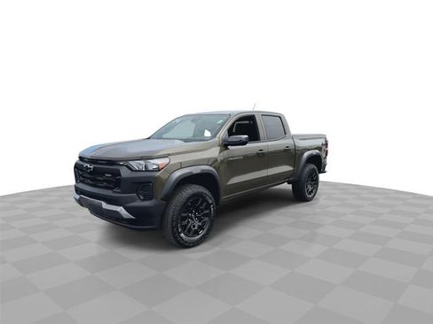 Used 2025 Chevrolet Colorado Trail Boss AWD/4WD image 4