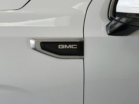 Used 2024 GMC Yukon Denali w/ Denali Reserve Package AWD/4WD image 5