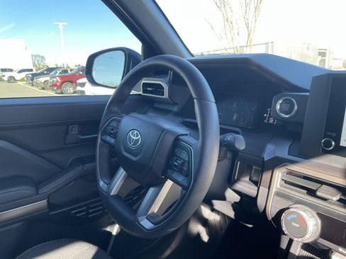 Used 2025 Toyota 4Runner SR5 image 29