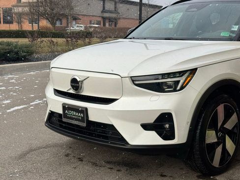 Used 2023 Volvo XC40 Recharge Ultimate image 25