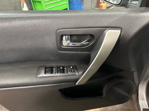 Used 2012 Nissan Rogue S image 9