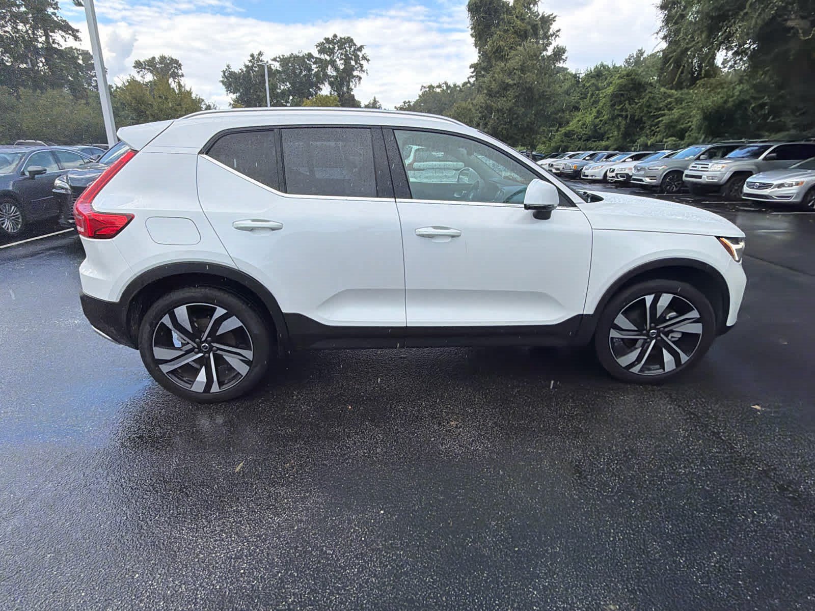 Certified 2024 Volvo XC40 B5 Plus AWD/4WD image 18