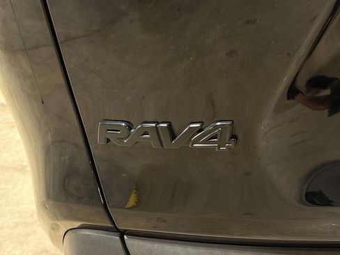 Used 2021 Toyota RAV4 LE w/ Carpet Mat Package (TMS) AWD/4WD image 24