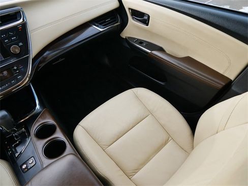 Used 2013 Toyota Avalon XLE image 11
