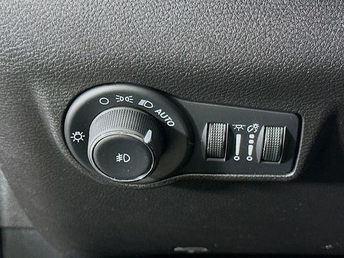 Used 2024 Jeep Compass Latitude image 17