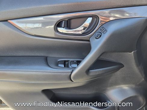 Used 2020 Nissan Rogue SV FWD image 19