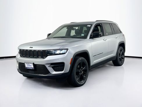 Used 2022 Jeep Grand Cherokee Altitude image 1