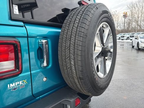 Used 2020 Jeep Wrangler Unlimited Sahara image 29