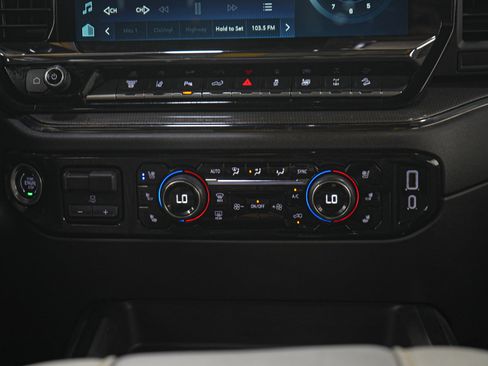 Used 2025 Chevrolet Silverado 2500 ZR2 w/ Technology Package AWD/4WD image 18