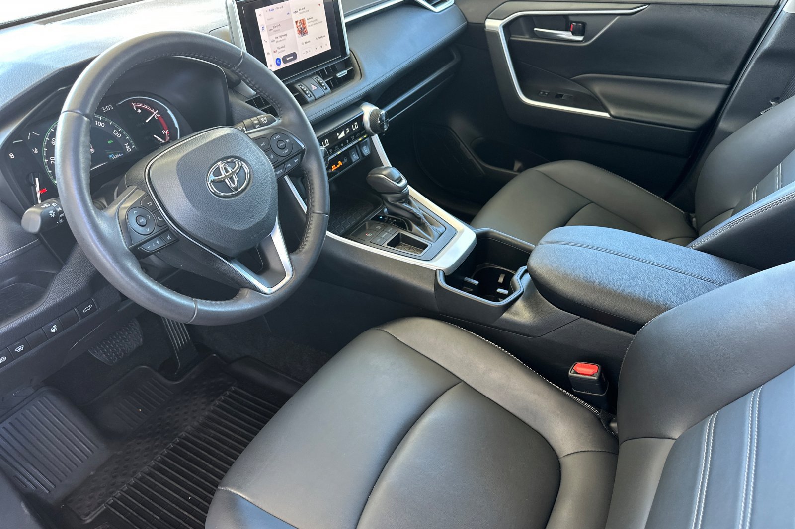 Used 2023 Toyota RAV4 XLE Premium FWD image 11