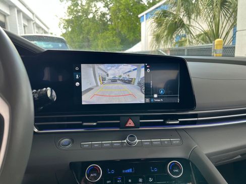 Used 2025 Hyundai Elantra SEL image 24