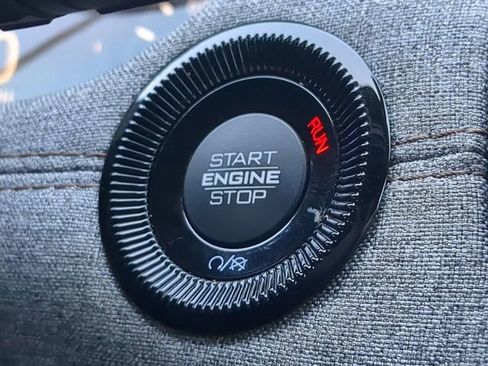 Used 2024 Jeep Compass Latitude image 33