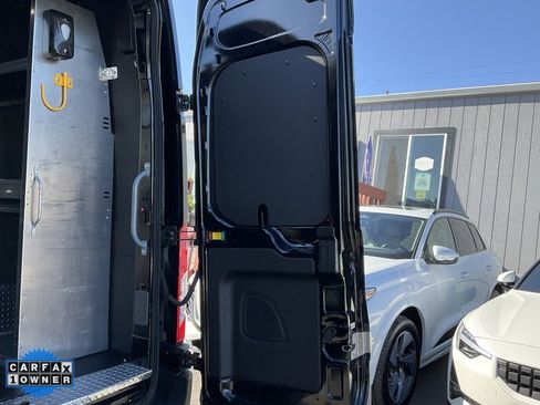 Used 2022 Ford E-Transit 148 High Roof Extended w/ Load Area Protection Package image 11