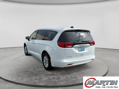 Used 2022 Chrysler Voyager LX FWD image 7