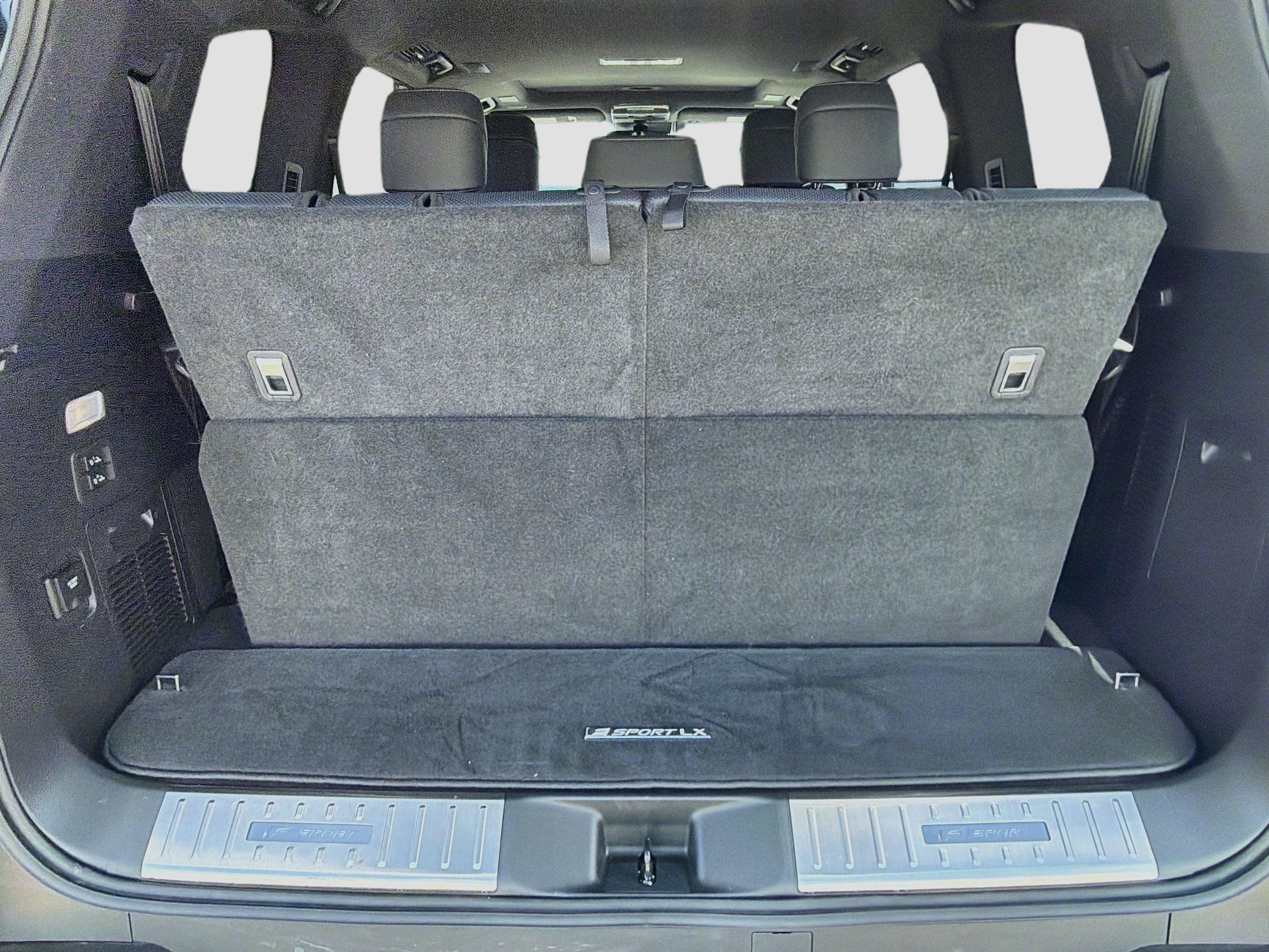 Used 2023 Lexus LX 600 F Sport w/ Accessory Package (Z1) AWD/4WD image 12