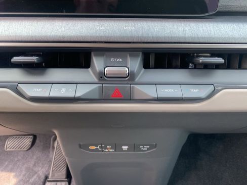 New 2026 Kia EV9 Wind image 25