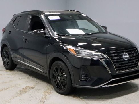 Certified 2023 Nissan Kicks SR image 1