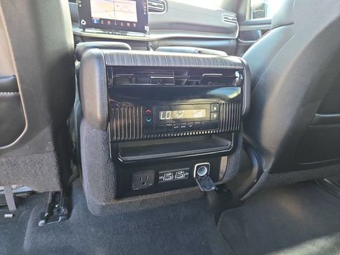 Used 2024 Jeep Wagoneer L Series II w/ Flexible Seating Group AWD/4WD image 35