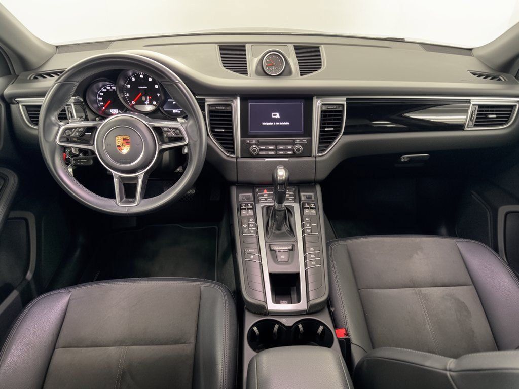 Used 2018 Porsche Macan AWD/4WD image 17