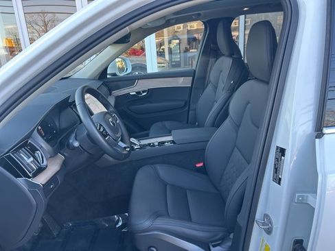 Used 2025 Volvo XC90 B6 Plus image 17
