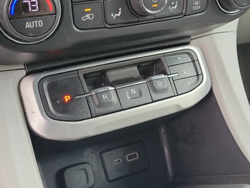Used 2020 GMC Acadia SLE FWD image 30