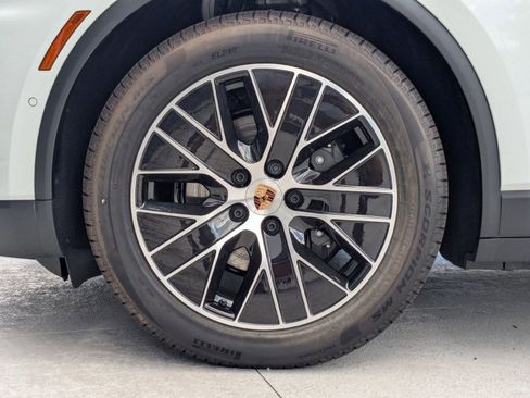 Used 2025 Porsche Macan Electric RWD image 30