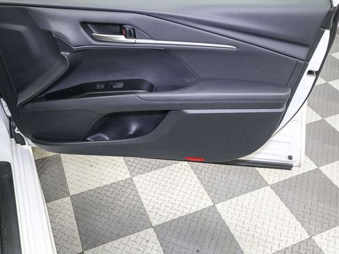 Used 2025 Toyota Camry SE FWD image 19
