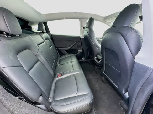 Used 2023 Tesla Model Y Long Range AWD/4WD image 19