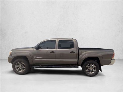 Used 2014 Toyota Tacoma PreRunner w/ SR5 Package RWD image 9