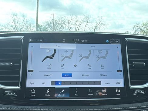 New 2026 Chrysler Pacifica Limited image 18