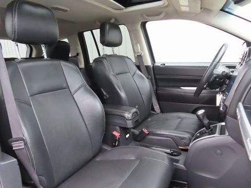 Used 2016 Jeep Compass High Altitude image 24