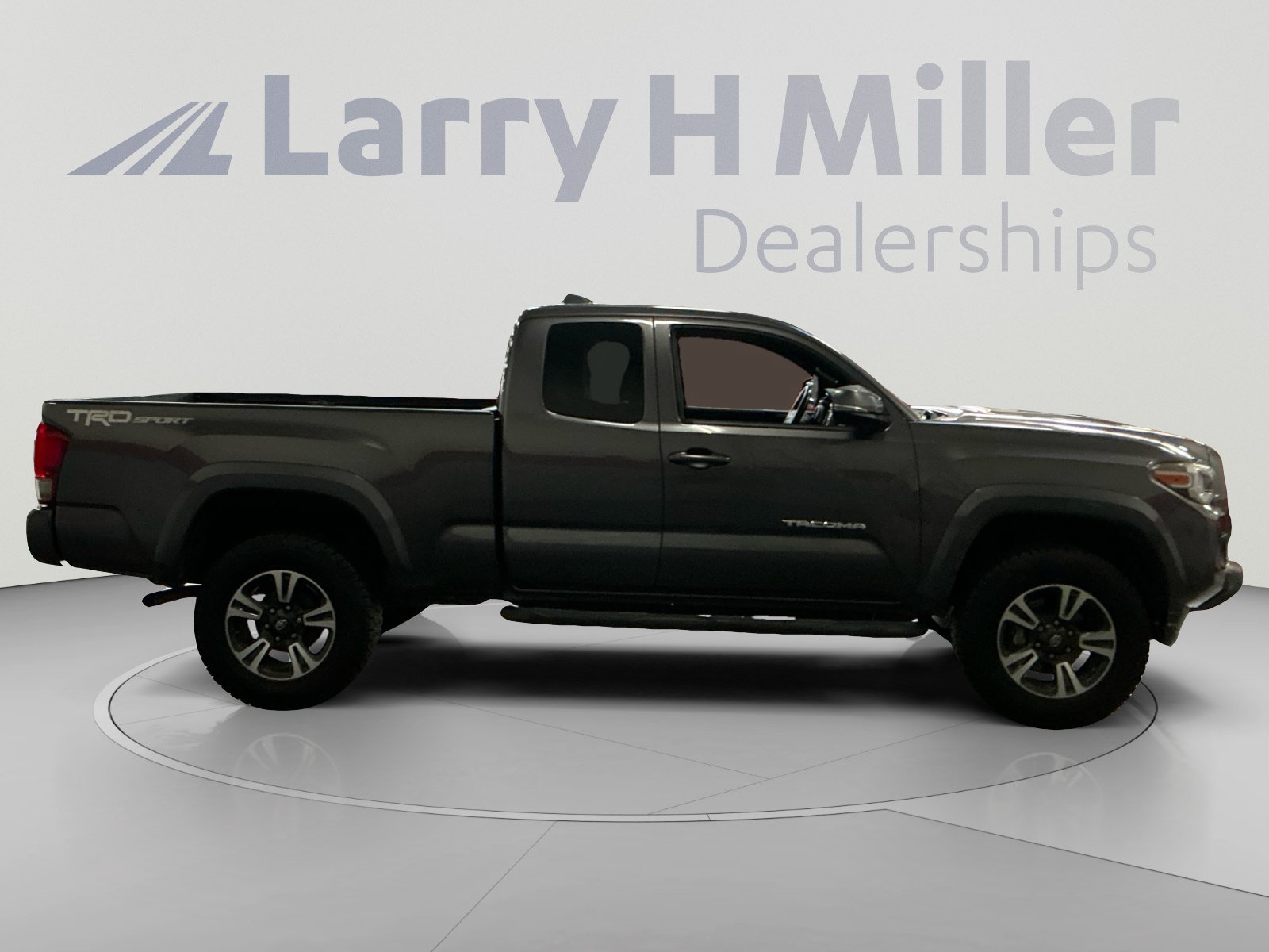 Used 2016 Toyota Tacoma TRD Sport w/ Towing Package RWD image 6