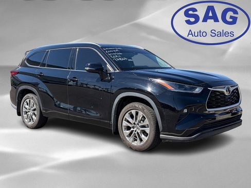 Used 2021 Toyota Highlander XLE image 2