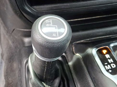Used 2022 Jeep Wrangler Sport AWD/4WD image 18