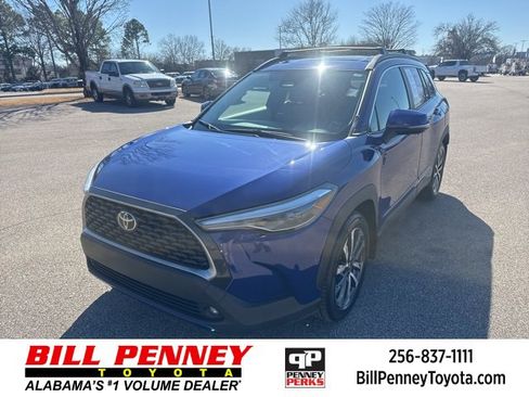 Used 2024 Toyota Corolla Cross XLE image 1