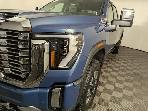New 2026 GMC Sierra 2500 Denali w/ Denali Reserve Package AWD/4WD image 11