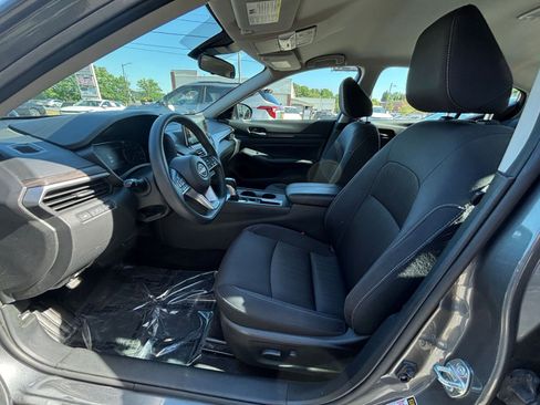 Used 2025 Nissan Altima 2.5 SV image 33