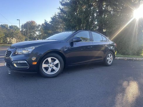 Used 2016 Chevrolet Cruze LT FWD image 4