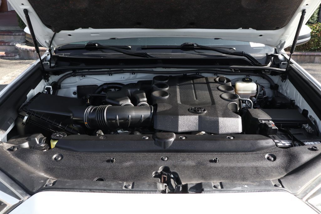 Used 2021 Toyota 4Runner SR5 AWD/4WD image 10