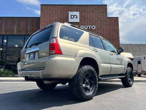Used 2006 Toyota 4Runner SR5 AWD/4WD image 6