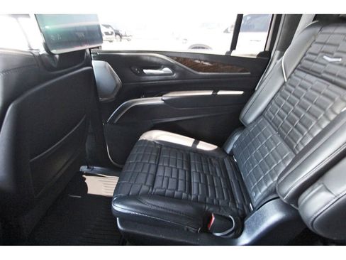 Used 2021 Cadillac Escalade ESV Sport Platinum w/ Heavy-Duty Trailer Package AWD/4WD image 12