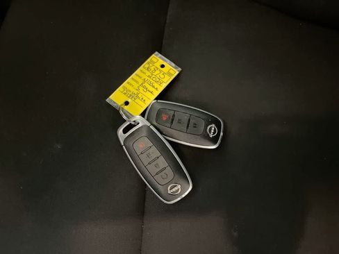 Used 2024 Nissan Rogue S AWD/4WD image 25