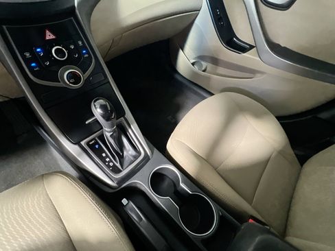 Used 2015 Hyundai Elantra SE w/ Option Group 02 FWD image 25