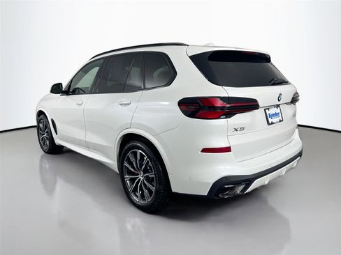 Used 2025 BMW X5 xDrive40i w/ M Sport Package image 4