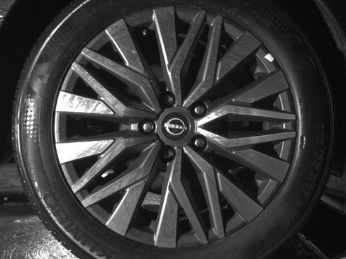 Used 2025 Nissan Altima 2.5 SV FWD image 15