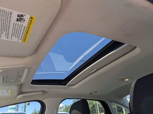 Used 2018 Ford Focus SEL FWD image 19