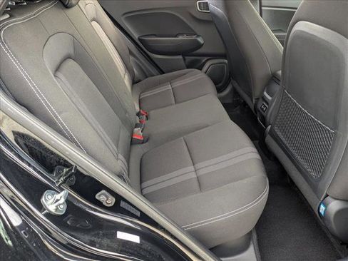 Used 2024 Hyundai Venue SEL image 18