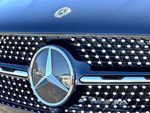 Used 2022 Mercedes-Benz GLC 300 4MATIC image 3